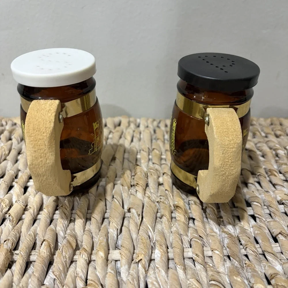 Vintage Salt Pepper Shakers TEXAS Barrell Glass Wooden Handles Lone Star State‎